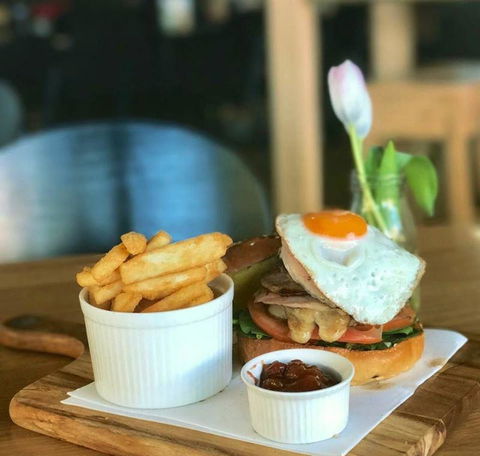 Explorers Restaurant - Sydney Tourism 5