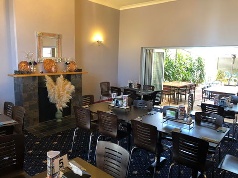 Harts Takeaway/Junction Hotel Peterborough - Sydney Tourism 2