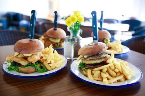 Tea Gardens Hotel–Motel - Sydney Tourism 3