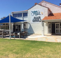 Jettys Bar and Grill