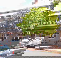 Queenslander Hotel - Sydney Tourism