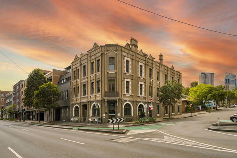 The Vulcan Hotel - Sydney Tourism 4