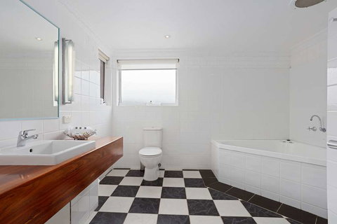 Comfort Inn, The International - Sydney Tourism 13