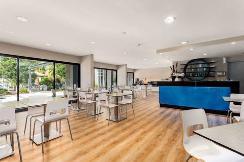Quality Inn Taylors Lakes Motel - Sydney Tourism 13
