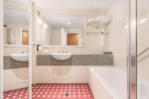 Holiday Inn Darling Harbour - Sydney Tourism 7