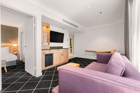Holiday Inn Darling Harbour - Sydney Tourism 13