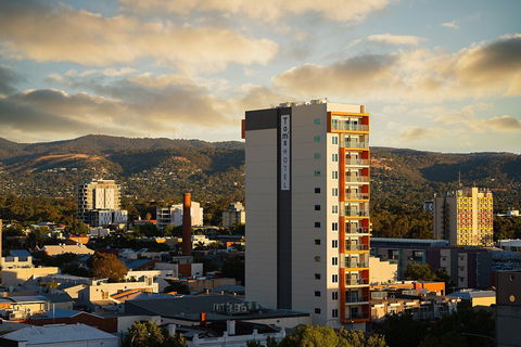 Tom's Court Hotel - Sydney Tourism 1