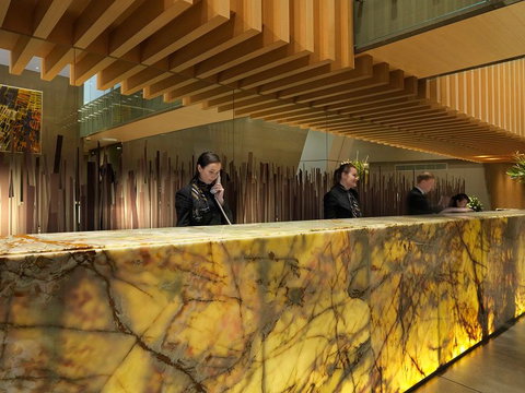 Meriton Suites World Tower - Sydney Tourism 1