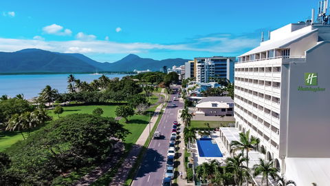 Holiday Inn Cairns Harbourside - Sydney Tourism 0