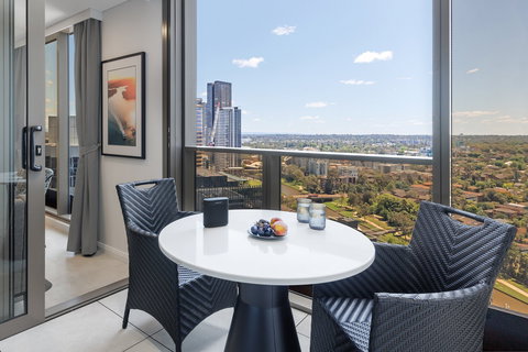 Meriton Suites George St - Sydney Tourism 5