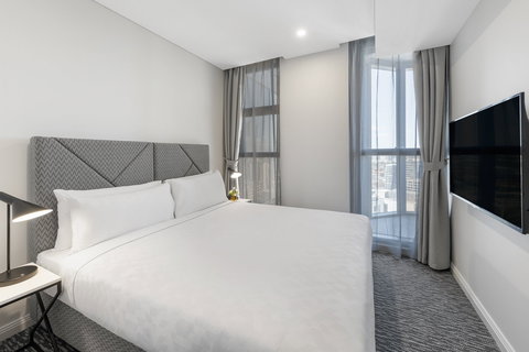 Meriton Suites George St - Sydney Tourism 8