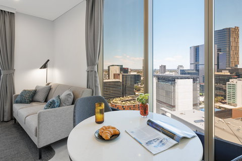 Meriton Suites George St - Sydney Tourism 9