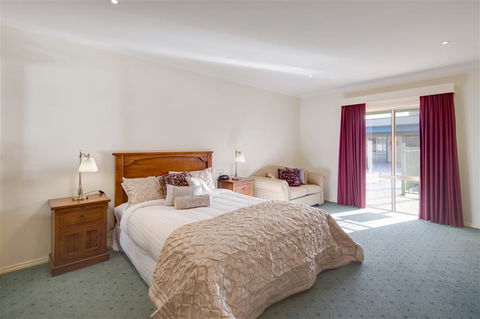 Best Western Crystal Inn - Sydney Tourism 1