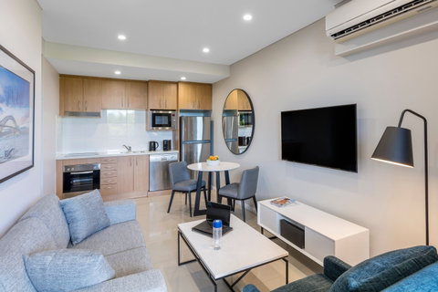 Meriton Suites Waterloo - Sydney Tourism 1