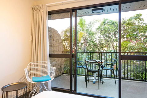 Kawana Waters Hotel By NightCap - Sydney Tourism 6
