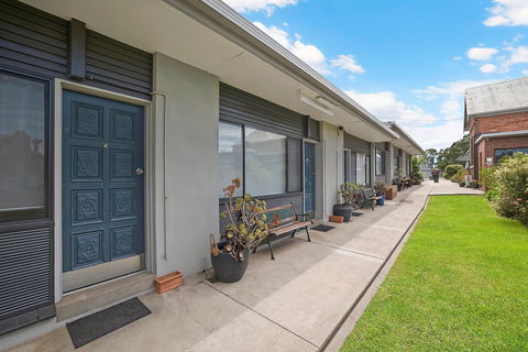 Hamilton Lakeside Motel - Sydney Tourism 0