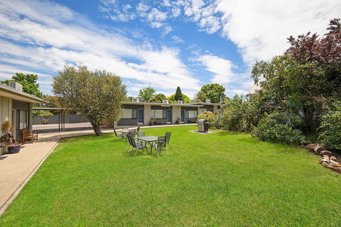 Hamilton Lakeside Motel - Sydney Tourism 1