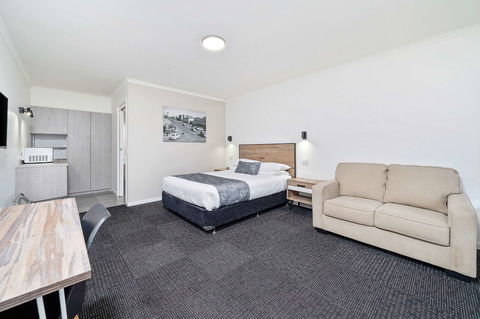 Peppermill Inn - Sydney Tourism 1