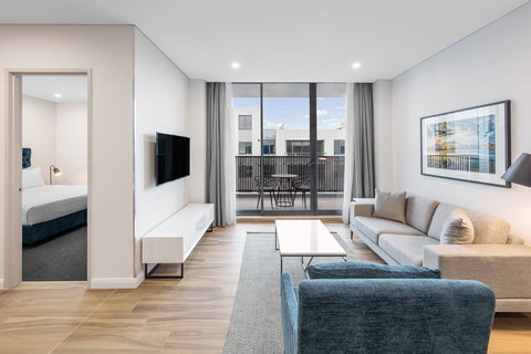 Meriton Suites Sydney Airport - Sydney Tourism 13