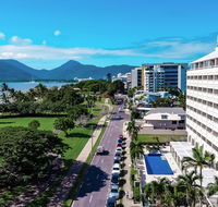 Holiday Inn Cairns Harbourside - Sydney Tourism