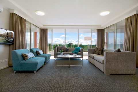 Pacific Suites Canberra - Sydney Tourism 1