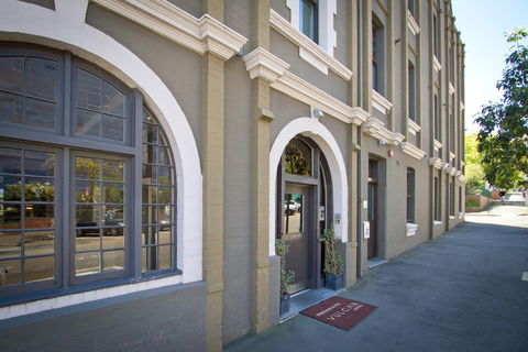 The Vulcan Hotel - Sydney Tourism 1