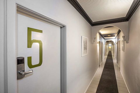 Skyways Hotel - Sydney Tourism 1