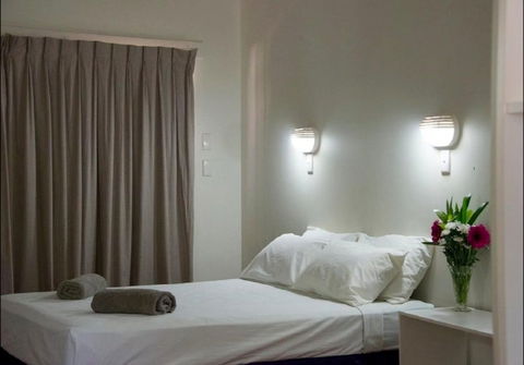 Roebuck Bay Hotel - Sydney Tourism 1