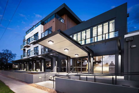 Quality Hotel Lakeside - Sydney Tourism 1