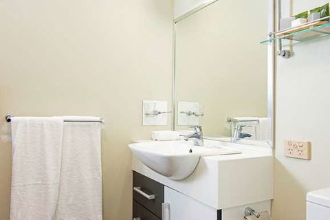 Mantra One Sandy Bay Road - Sydney Tourism 1
