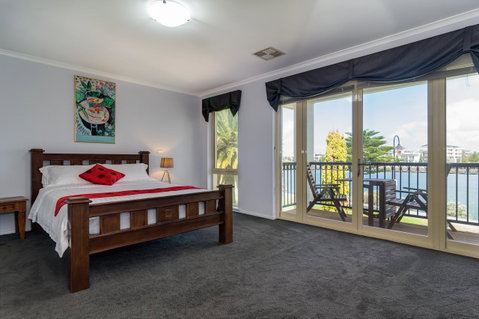 Port Adelaide Harbourside House - Sydney Tourism 6