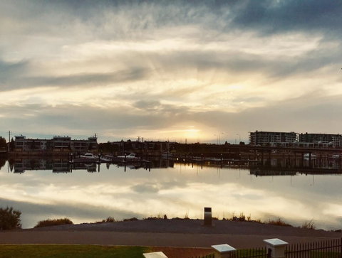 Port Adelaide Harbourside House - Sydney Tourism 1