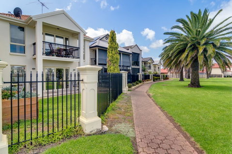 Port Adelaide Harbourside House - Sydney Tourism 0