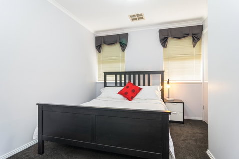 Port Adelaide Harbourside House - Sydney Tourism 9