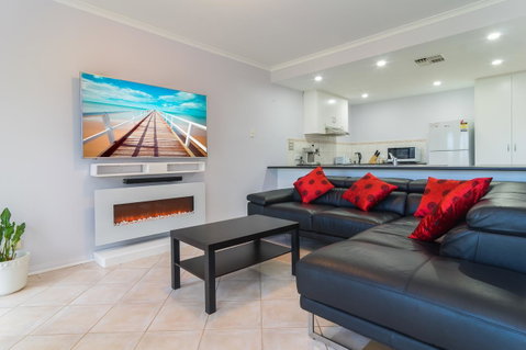 Port Adelaide Harbourside House - Sydney Tourism 3