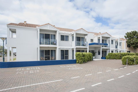 Marina Hotel - Sydney Tourism 19