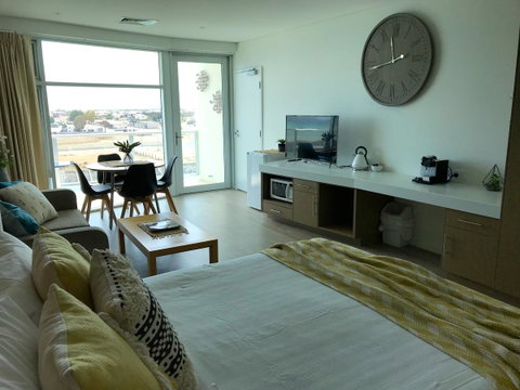 Ocean View Luxury Apartment & Suite - Sydney Tourism 13