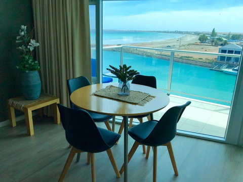 Ocean View Luxury Apartment & Suite - Sydney Tourism 21