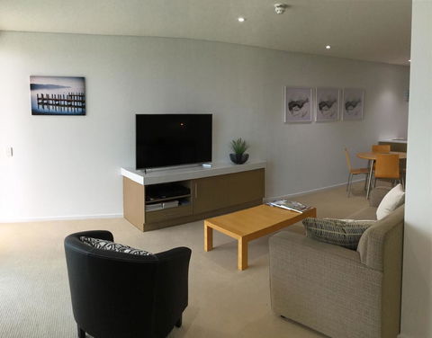 Wallaroo Marina Waterfront Luxe Apartment - Sydney Tourism 6