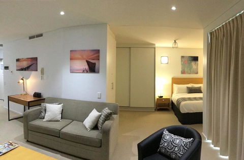 Wallaroo Marina Waterfront Luxe Apartment - Sydney Tourism 8