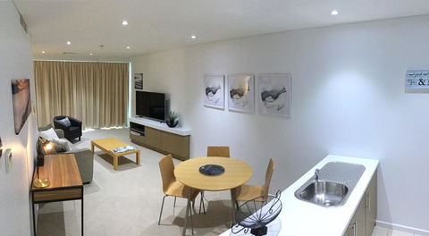 Wallaroo Marina Waterfront Luxe Apartment - Sydney Tourism 4