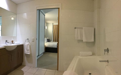 Wallaroo Marina Waterfront Luxe Apartment - Sydney Tourism 16