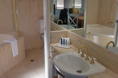 Pacific Bay Resort - Sydney Tourism 1