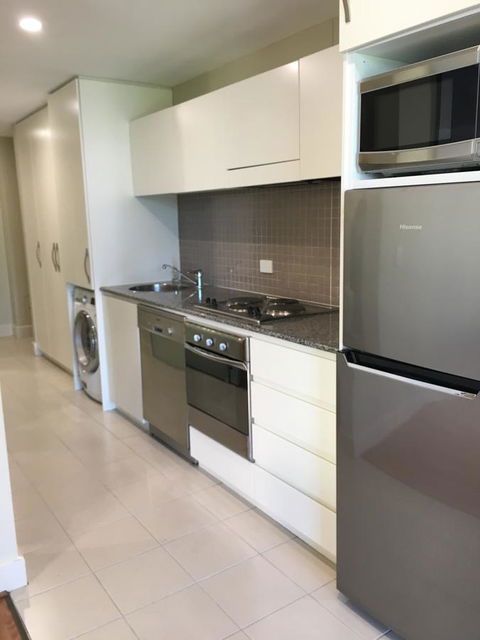 Beachside Luxury Apartments One & Two Bedroom In Beachfront Oaks Pier Building - Sydney Tourism 21