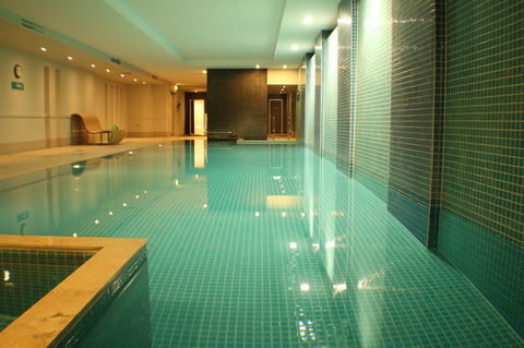 Beachside Luxury Apartments One & Two Bedroom In Beachfront Oaks Pier Building - Sydney Tourism 39