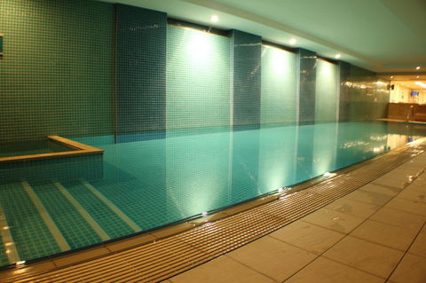 Beachside Luxury Apartments One & Two Bedroom In Beachfront Oaks Pier Building - Sydney Tourism 36