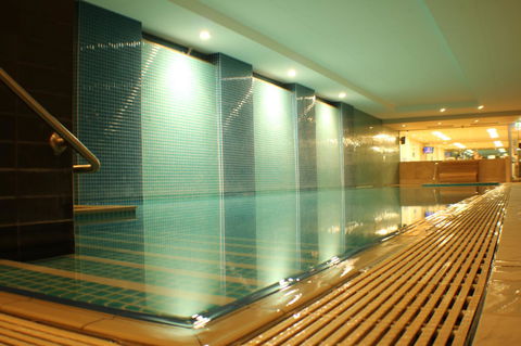 Beachside Luxury Apartments One & Two Bedroom In Beachfront Oaks Pier Building - Sydney Tourism 34