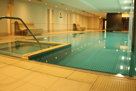 Beachside Luxury Apartments One & Two Bedroom In Beachfront Oaks Pier Building - Sydney Tourism 38