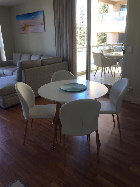 Beachside Luxury Apartments One & Two Bedroom In Beachfront Oaks Pier Building - Sydney Tourism 18