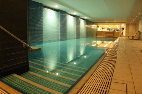 Beachside Luxury Apartments One & Two Bedroom In Beachfront Oaks Pier Building - Sydney Tourism 32